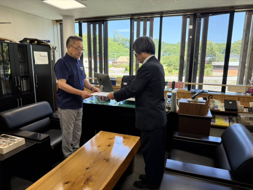 『吉玉会長、五ヶ瀬町長に五ヶ瀬ハイランドスキー場存続の嘆願書を提出！』